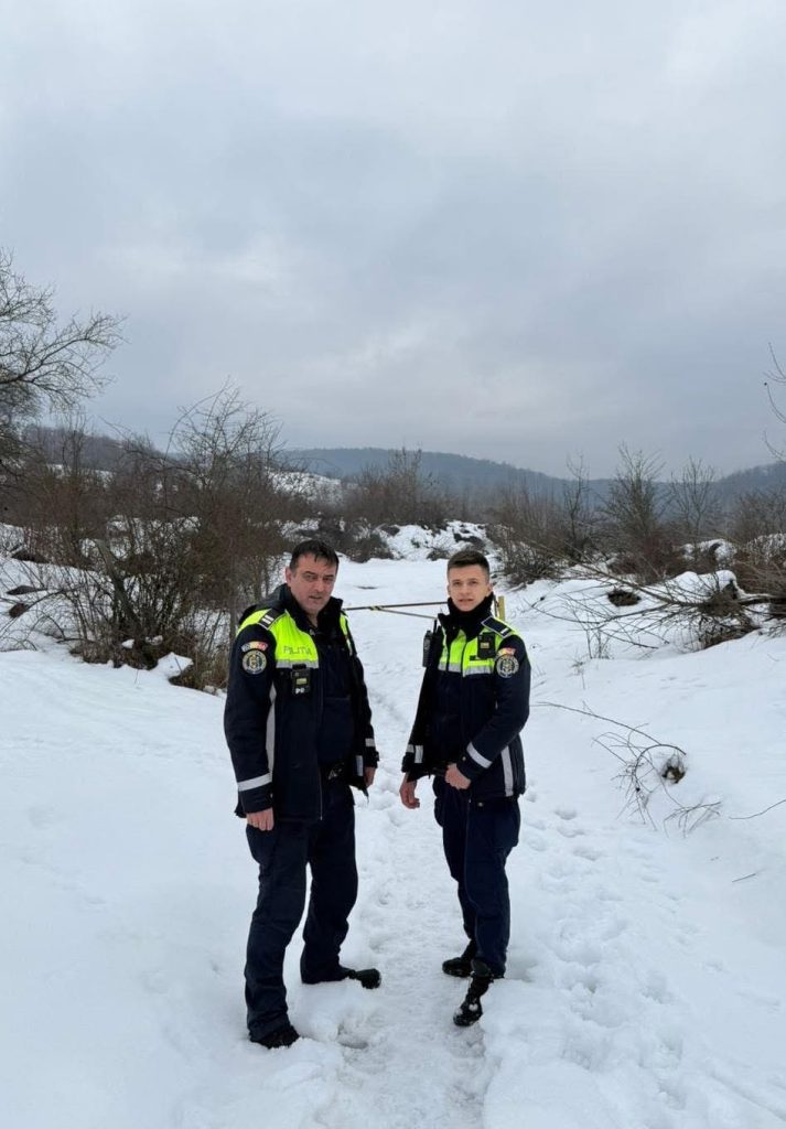 Polițiști din Hunedoara salvează viața unui bărbat în condiții dificile