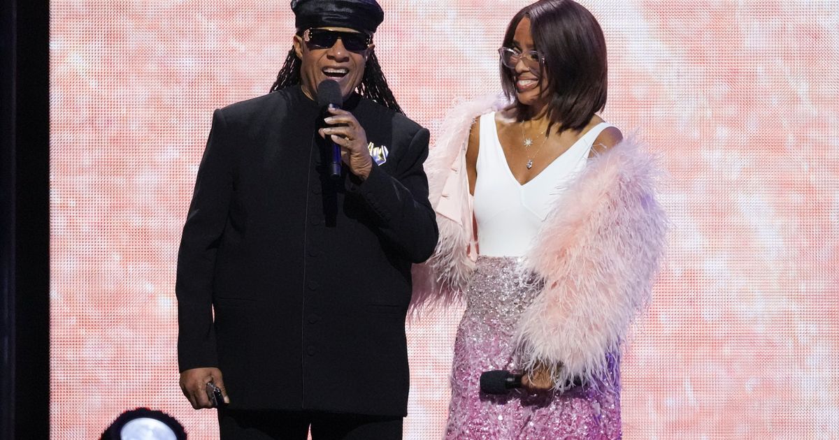 Stevie Wonder face o apariție surpriză și un apel la concertul all-star