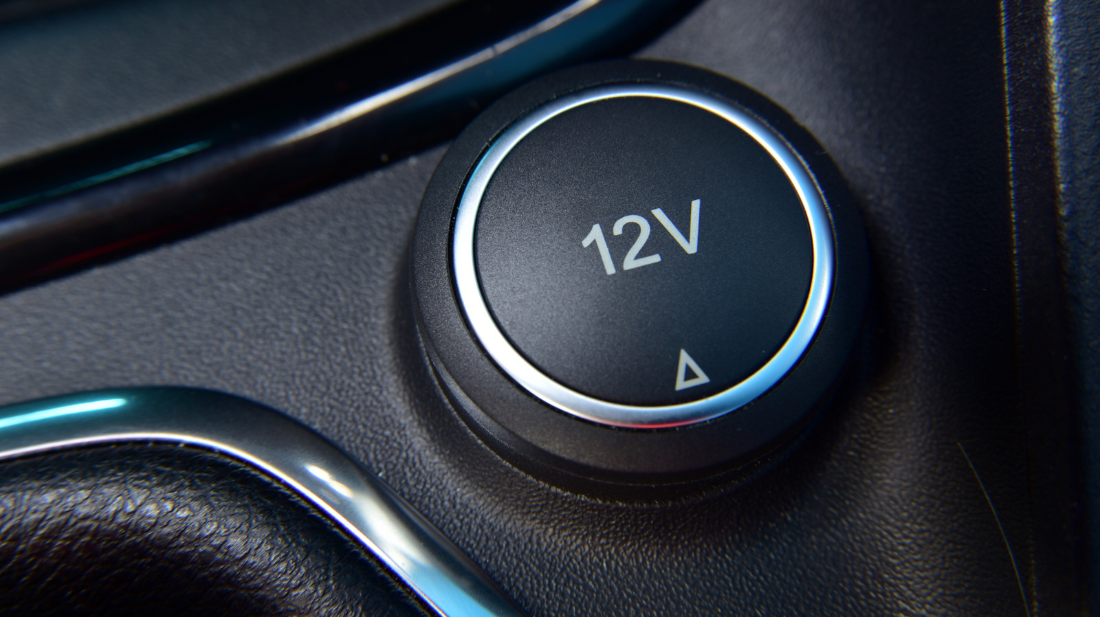 4 gadgeturi care pot îmbunătăți prizele de alimentare ale mașinilor vechi