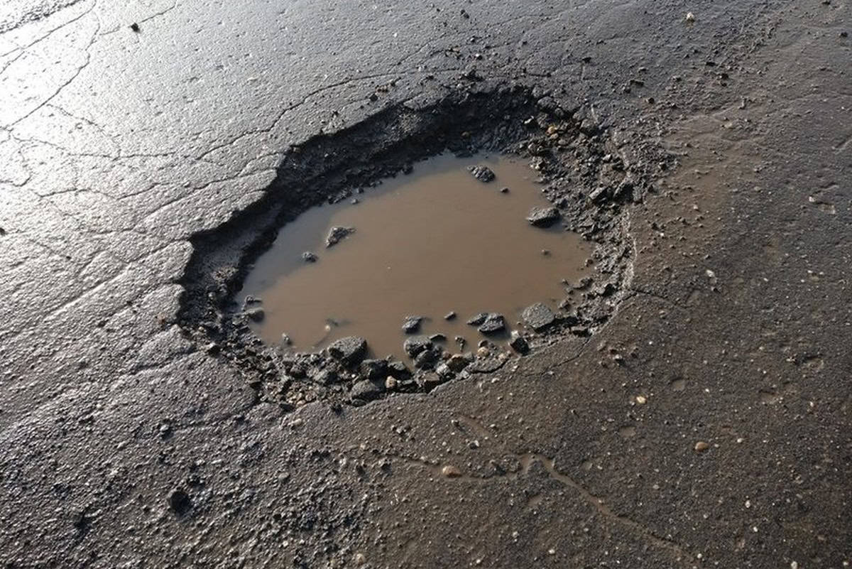 Lucrări de reparații pe străzile din Sebeș din cauza deteriorării asfaltului