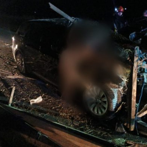 Căruță lovită de mașină, trei răniți în accident rutier, transportați la spital pentru îngrijiri