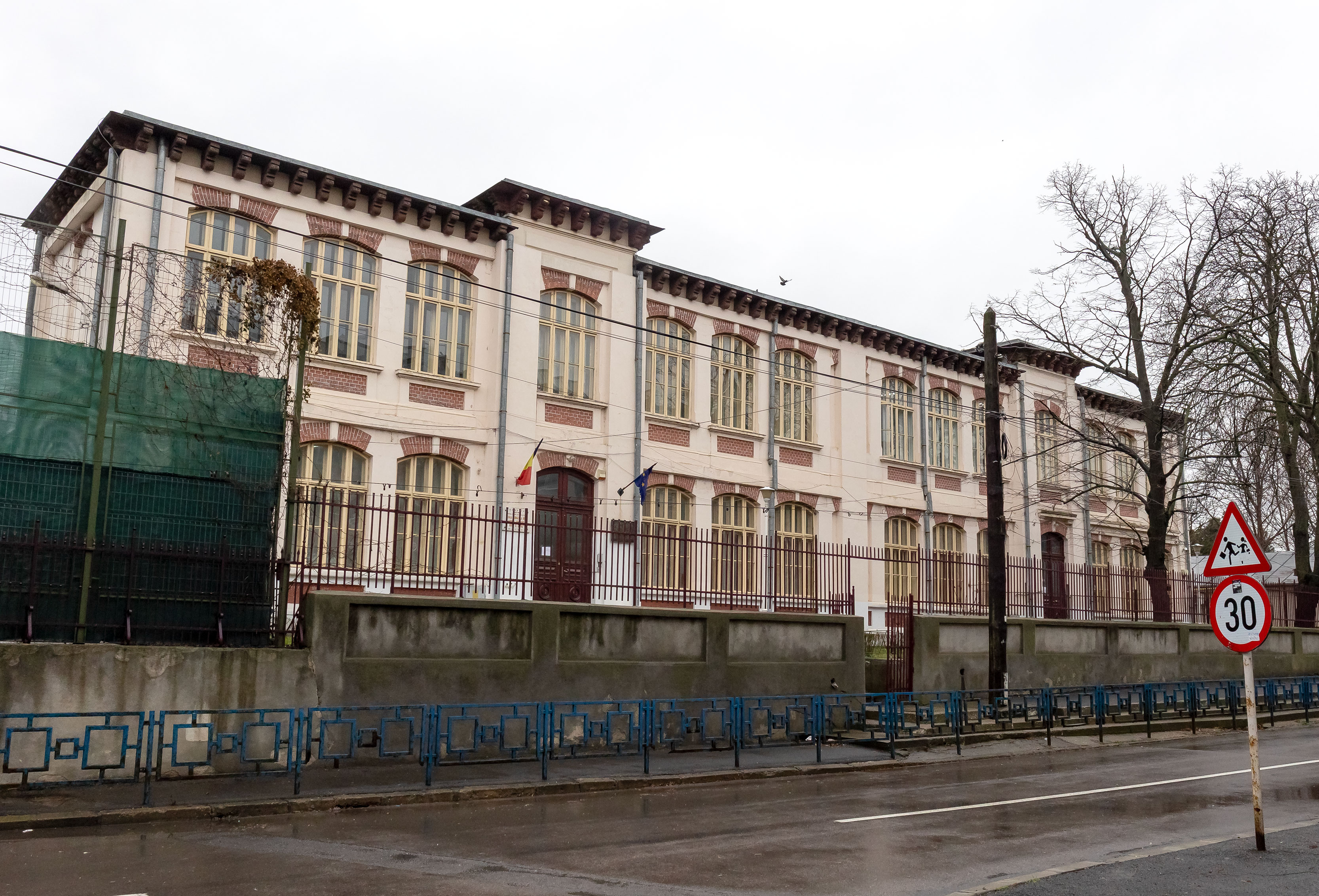 Trei oferte pentru consolidarea Școlii Gimnaziale Nr. 24 din Galați