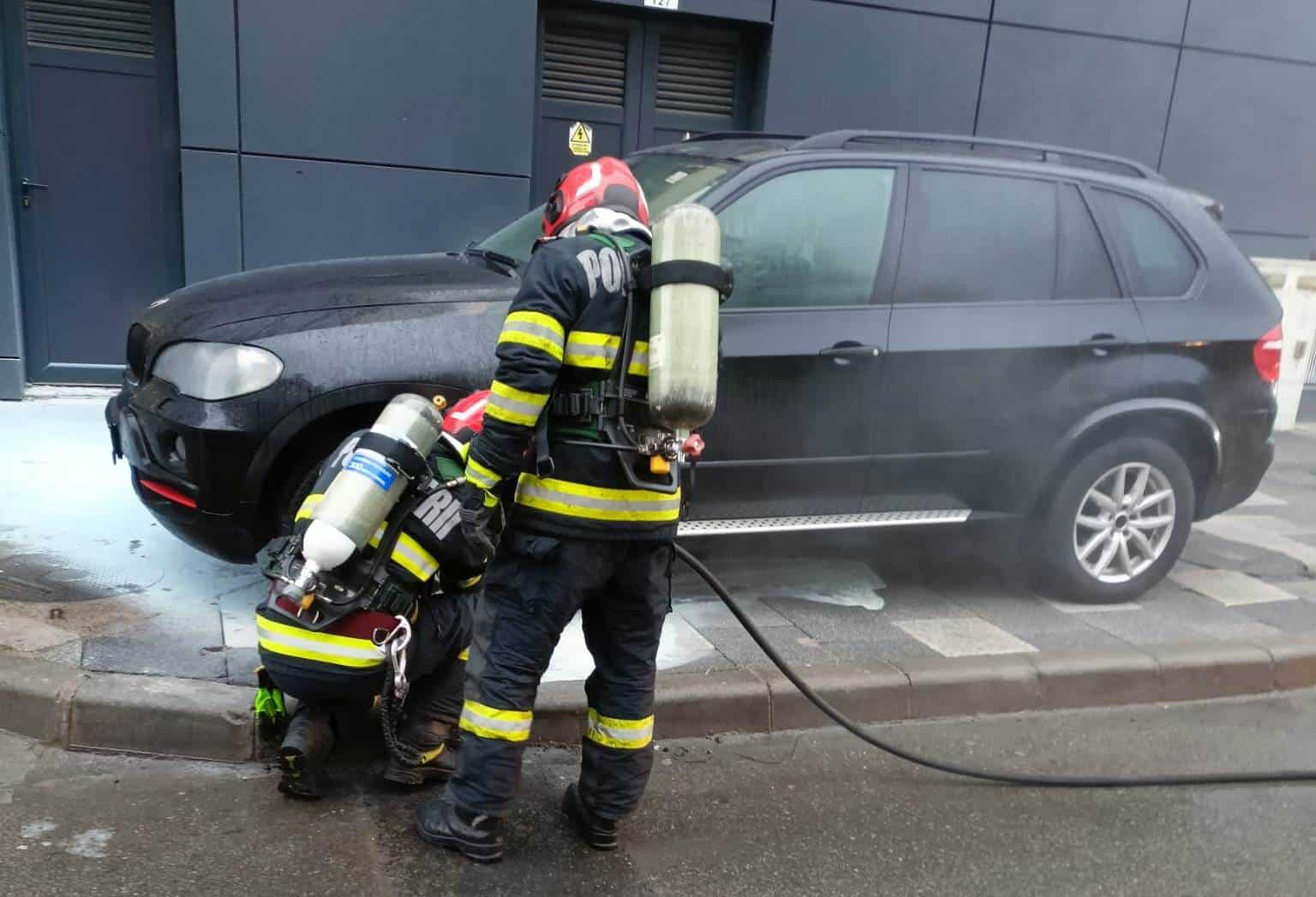 Incendiu devastator în centrul Alba Iulia, la un autoturism