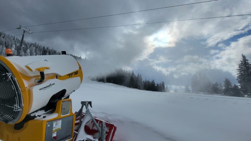 Începe sezonul de schi în Poiana Brașov cu zăpadă artificială