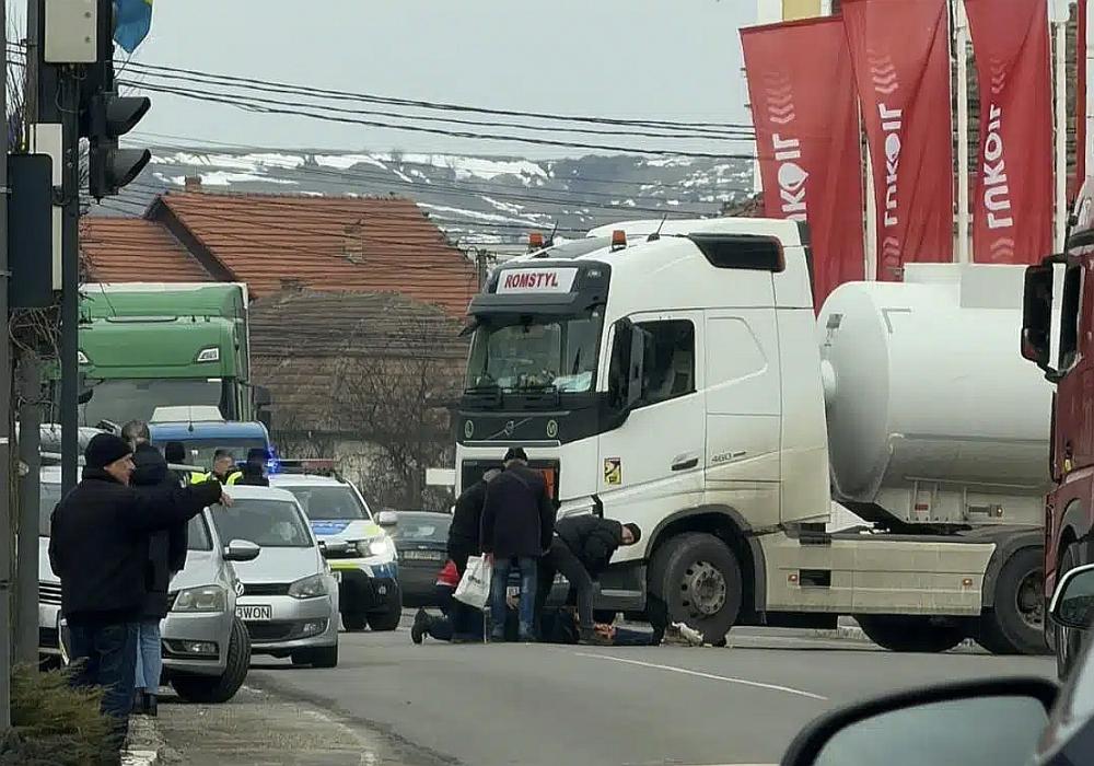 Accident grav în Câmpia Turzii, două victime lovite de autocisternă