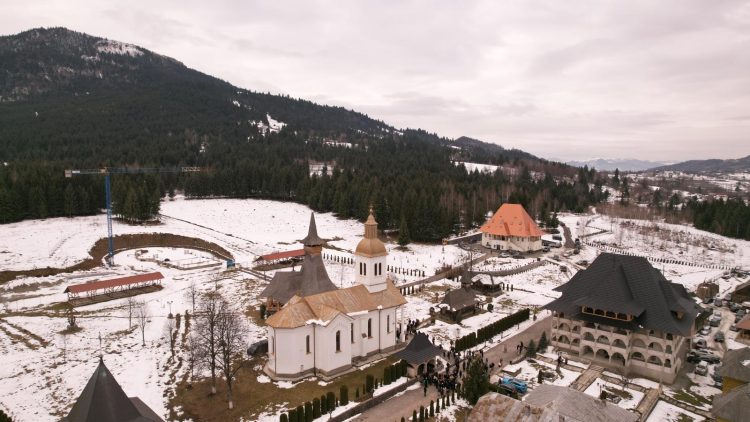 Preasfințitul Iustin sărbătorește Întâmpinarea Domnului la Mănăstirea Moisei