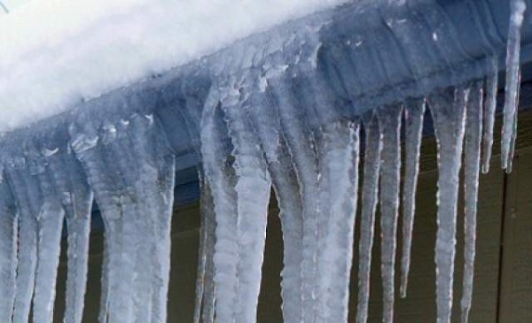 Temperaturi scăzute favorizează formarea țurțurilor, avertizează autoritățile