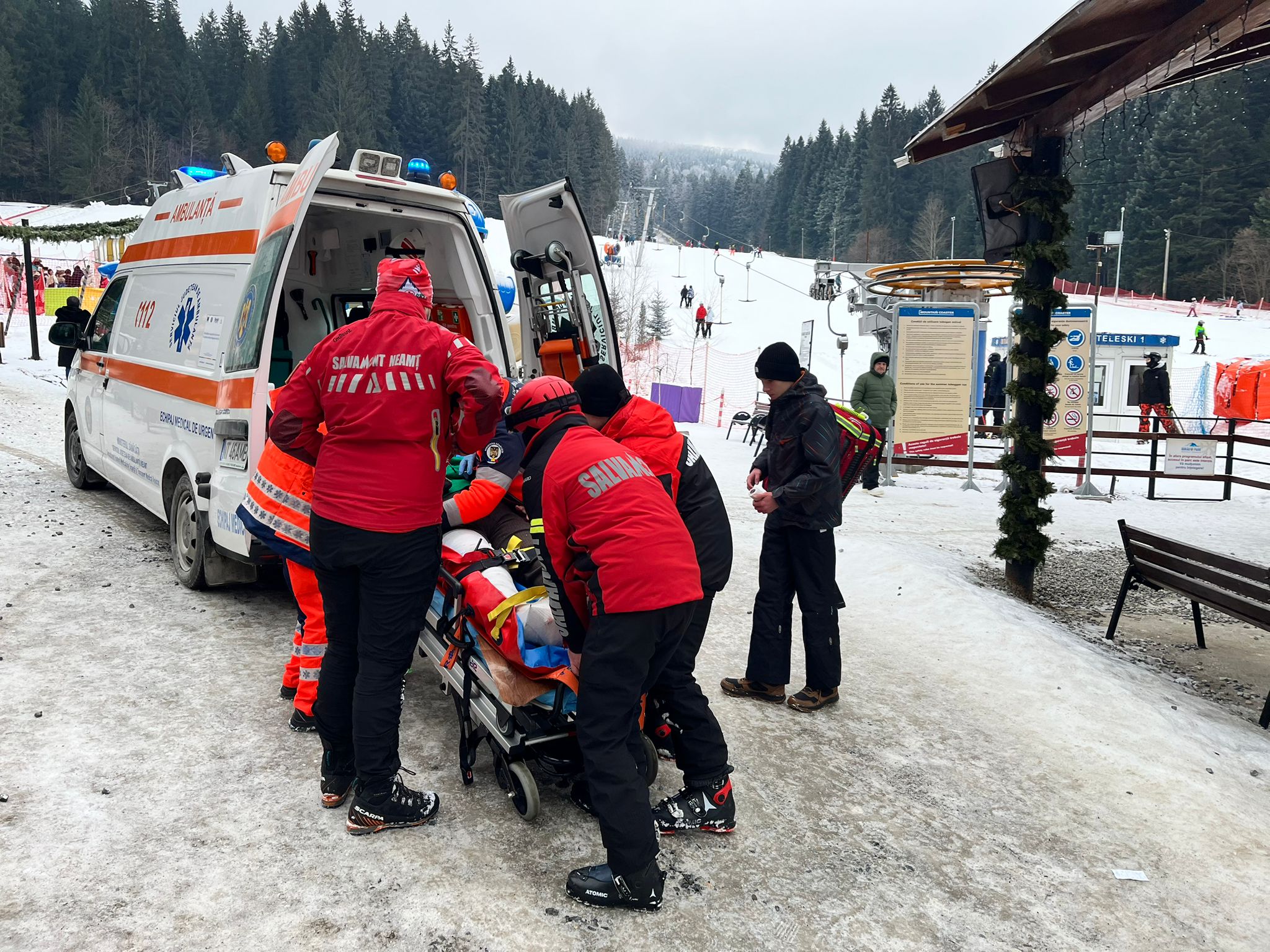 Salvamontul Neamț, în acțiune pentru salvarea unei victime pe pârtie
