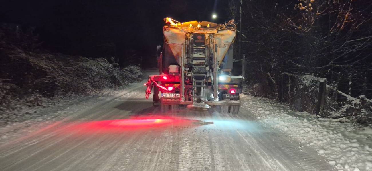 Intervenții rapide în Răzvad pentru deszăpezirea străzilor afectate de ger