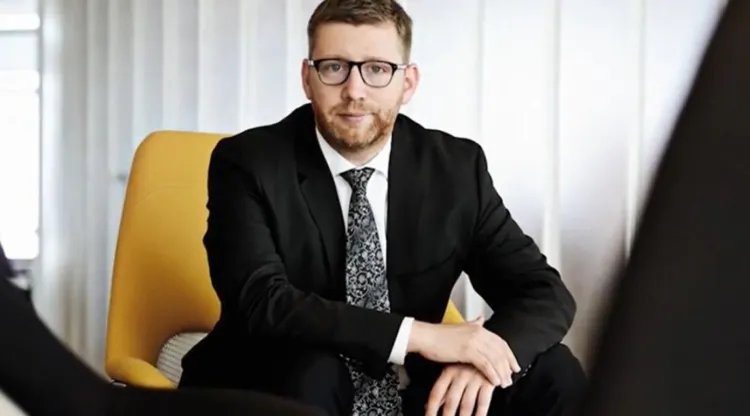 Andrei Gabriel Benghea Mălăieș, ''campionul sinecurilor'', încasează 11 salarii lunar