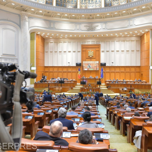 Modificarea datei alegerii preşedintelui României, adoptată de Camera Deputaţilor: alegerile vor avea loc duminica cu cel mult 3 luni înainte de expirarea mandatului