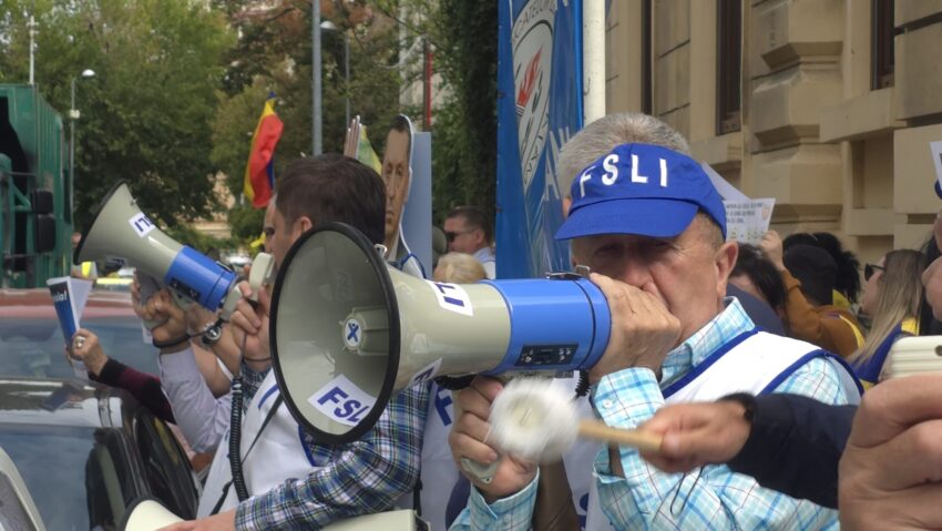 Profesorii pregătesc proteste împotriva măsurilor guvernamentale