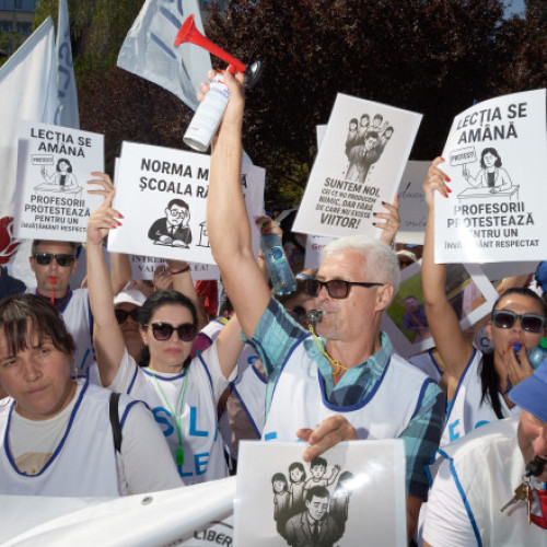 Profesorii din România amenință cu grevă generală din cauza austerității