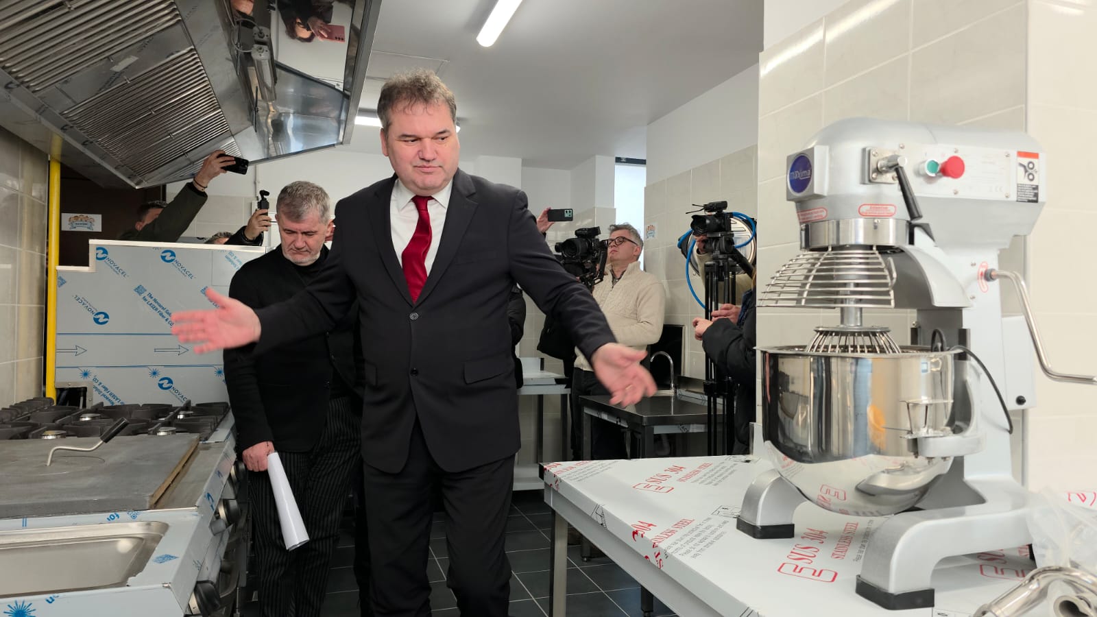 Ministrul Cseke Attila inaugurează o nouă creșă la Botoșani