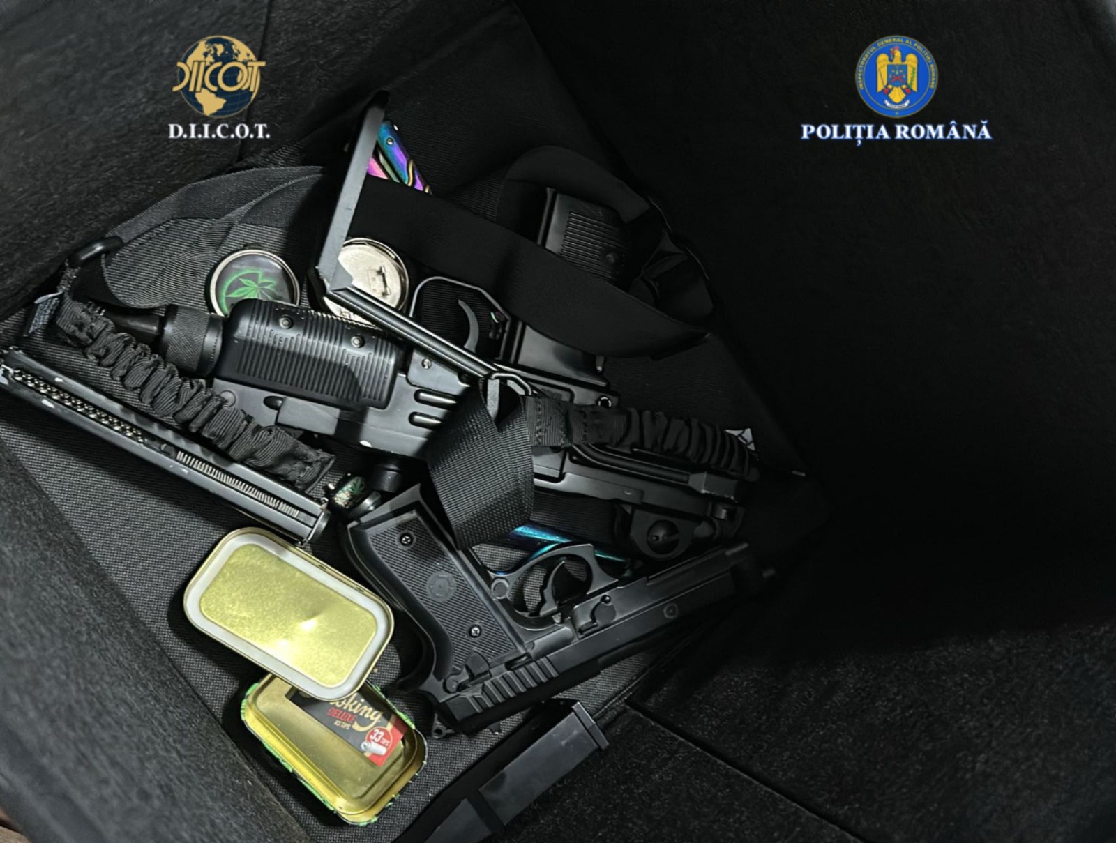 Trei persoane reținute pentru trafic de droguri în Neamț