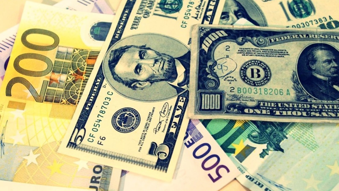 Leul se apreciază față de euro, dar pierde teren în raport cu alte valute