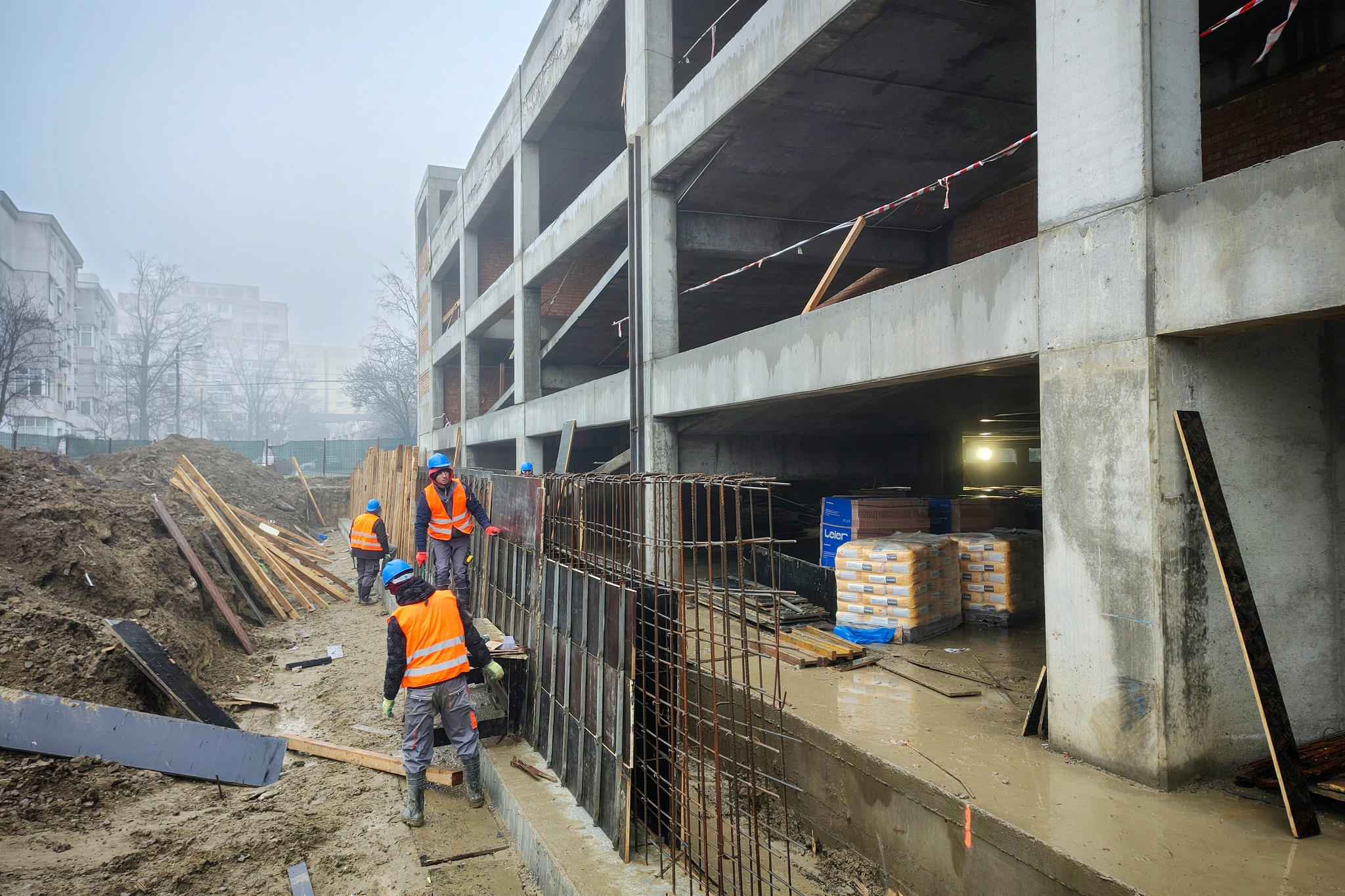 Lucrările la parcarea supraterană din Micro 21 avansează rapid