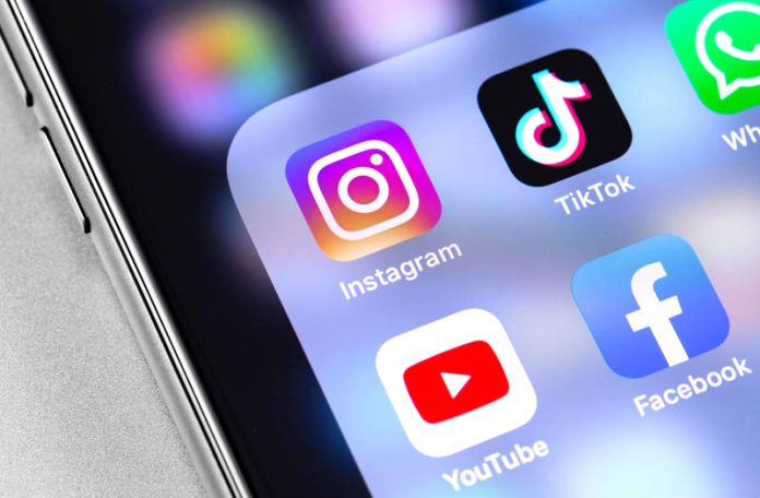 Guvernul spaniol propune interzicerea accesului la rețele sociale pentru minori