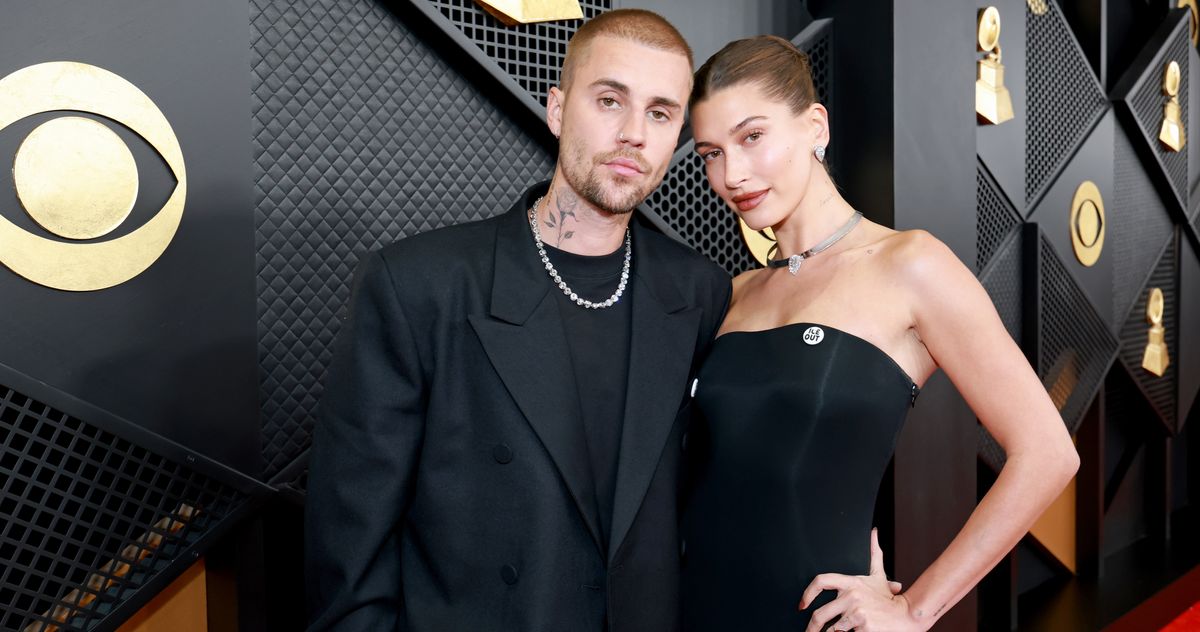 Asta e fața lui Hailey Bieber pe spatele lui Justin