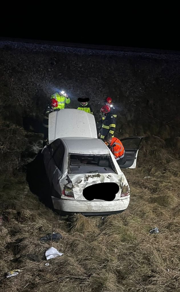 Accident în Bistrița: două persoane rănite, transportate la spital