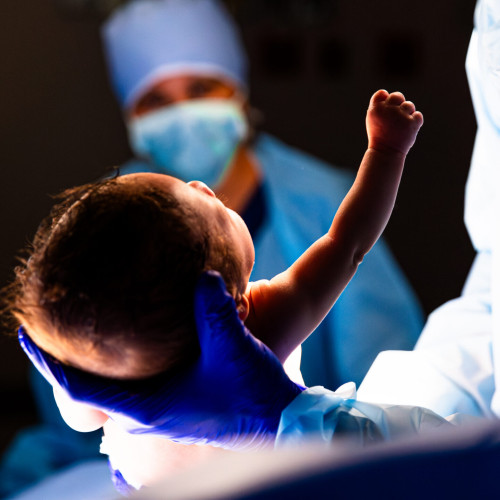 Nou-născut decede după ce mama sa consumă lapte crud în timpul sarcinii