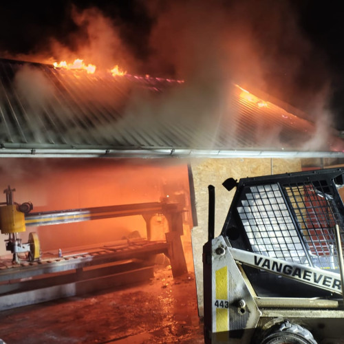 Incendiu la un atelier de monumente în județul Botoșani