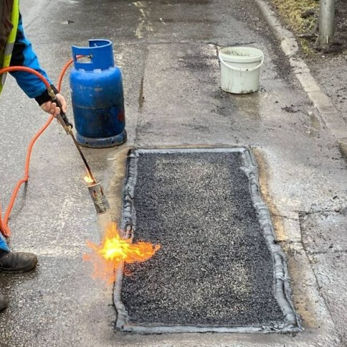 Primăria Sectorului 6 repară gropile cu ajutorul aplicației Waze