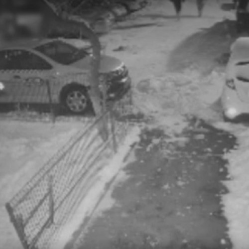 Trei tineri reținuți pentru jefuirea unui livrator de mâncare