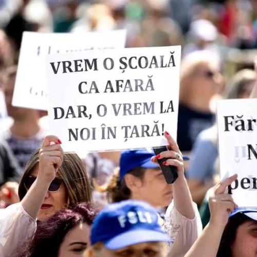Cadrele didactice protestează în Piața Victoriei împotriva politici guvernamentale