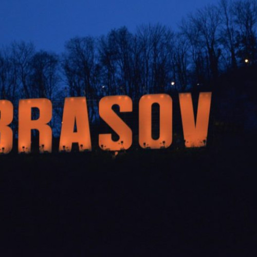 Clădiri din București iluminate pentru a susține lupta împotriva cancerului