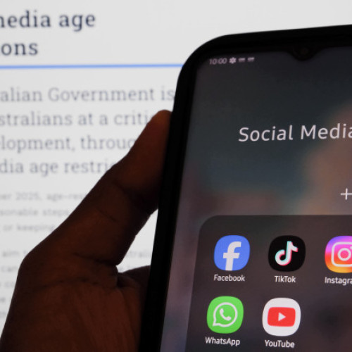 Premierul Bolojan consideră greu de implementat interzicerea accesului copiilor la rețele sociale