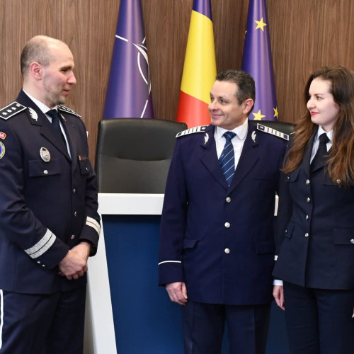Emoție la pensionarea unui polițist din Maramureș, felicitat de fiica sa colegă