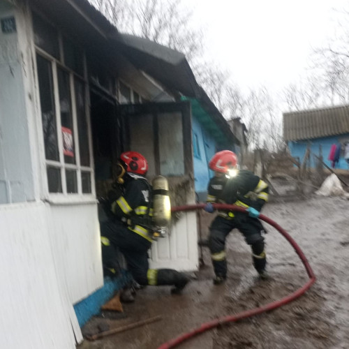 Incendiu devastator în Botoșani: o femeie de 80 de ani și-a pierdut viața