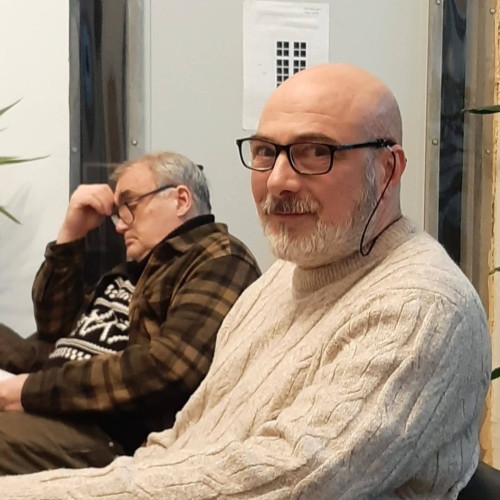 Scriitorul Emanuel Pope prezintă noi lucrări la Cenaclul "Noduri şi Semne"