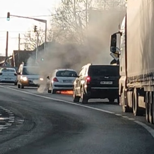 Incendiu auto la intersecția cu strada ce duce la Nistru