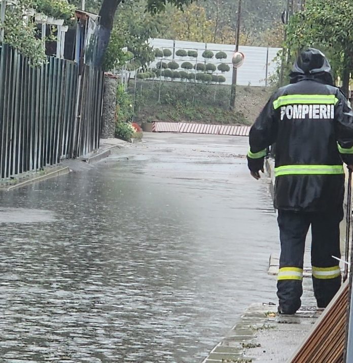 Ploile recente provoacă avertizări de inundații în mai multe zone din țară