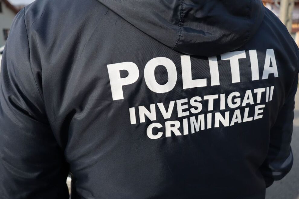 Bărbat urmărit internațional, prins de polițiștii din Bistrița