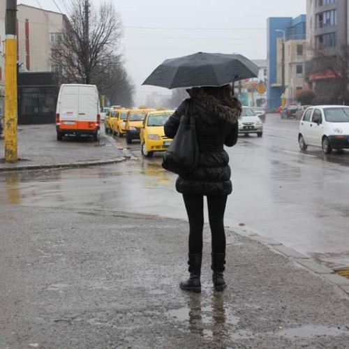 Pieton lovit de mașină în Roman, după o traversare nepermisă