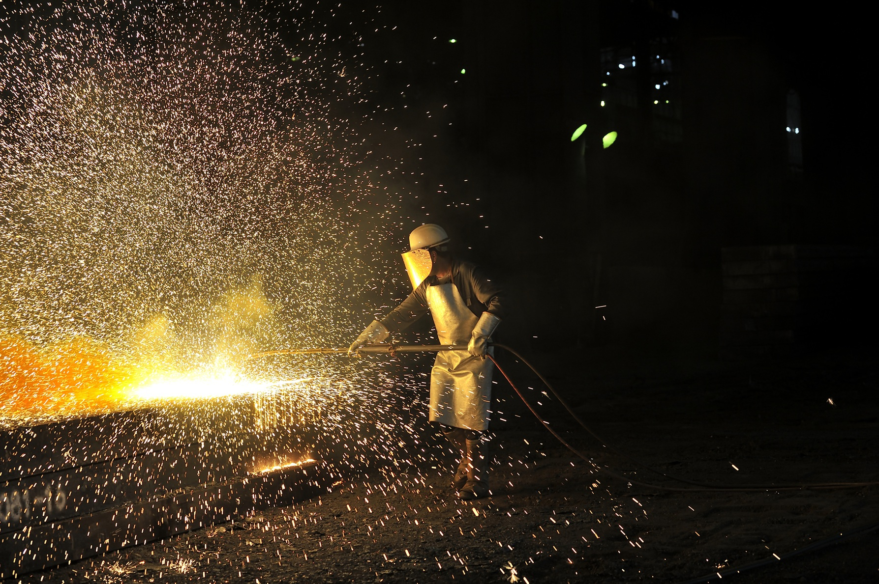 Guvernul Bolojan, măsuri pentru salvarea combinatului Liberty Galați