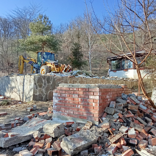 Demolările pe Faleza Inferioară a Dunării au început la Restaurantul „Pescăruş”