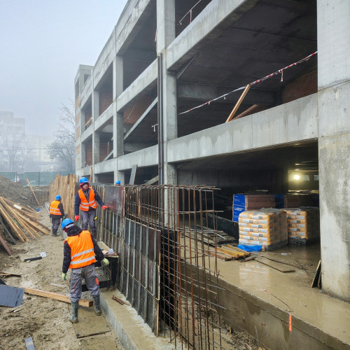 Construcția parcării supraterane din Micro 21 avansează rapid