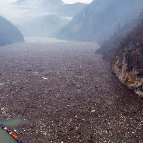 Criza deșeurilor în Bosnia amenință turismul și sănătatea localnicilor