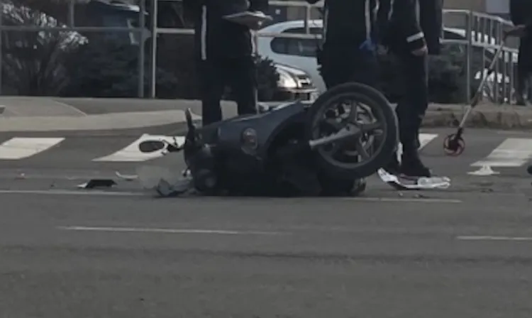 Accident rutier în Cluj-Napoca: Un motociclist a fost rănit