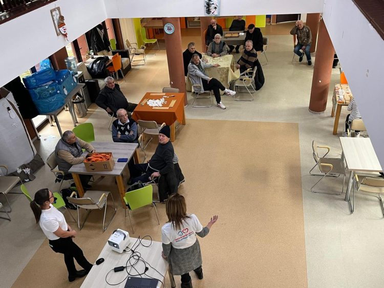 Seniorii băimăreni se informează despre sănătate și prevenție