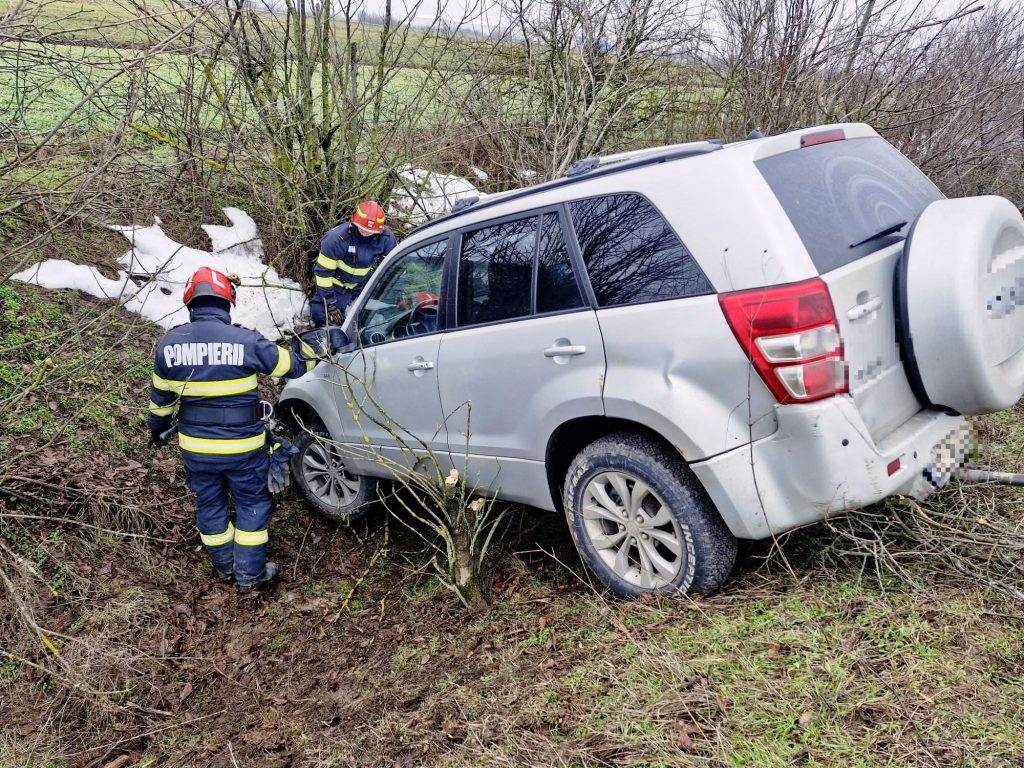 Accident rutier pe DN5, la Plopșoru: un șofer a ajuns în șanț