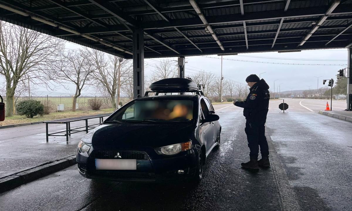 Polițiștii de frontieră investighează un român fără permis la Albița