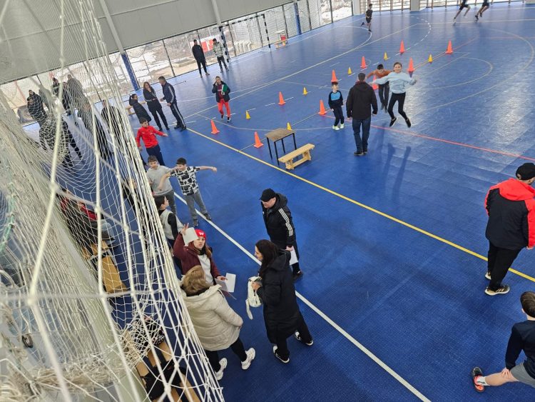 Elevii din județ participă la concursul interdisciplinar COMUNIADA