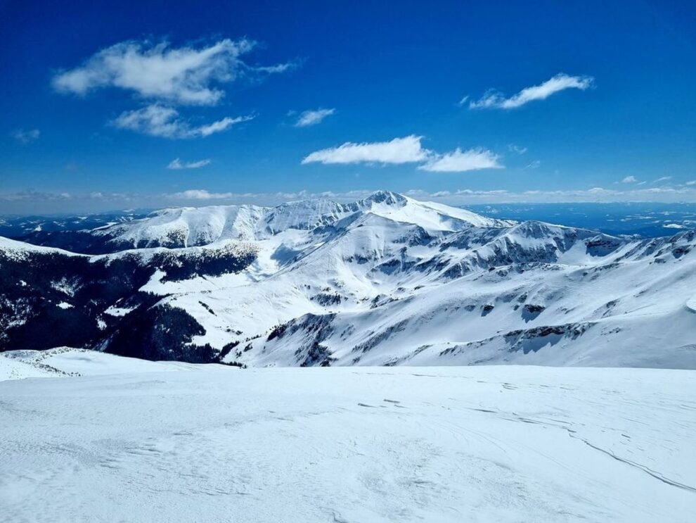 Vremea se răcește la altitudini mari: riscuri de avalanșe semnalate