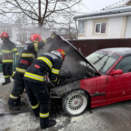 Incendiu la un autoturism în Vlăsinești, fără victime