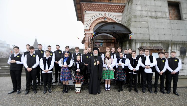 Preasfințitul Părinte Iustin săvârșește Liturghia la Catedrala Episcopală din Baia Mare